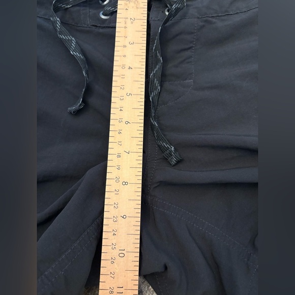 Patagonia women’s wavefarer black board shorts size 8 tie front - Picture 8 of 12